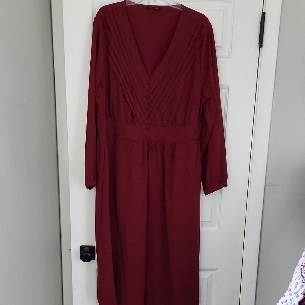 Elegant Burgundy V-Neck Dress